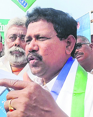 స్వచ్ఛందంగా పాల్గొన్నారు 
1