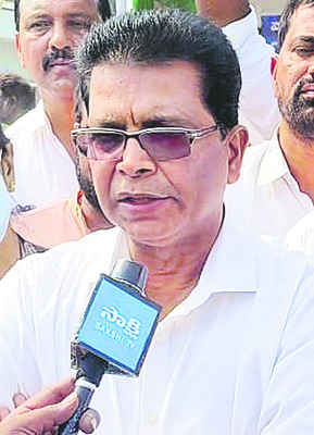 స్వచ్ఛందంగా పాల్గొన్నారు 
3