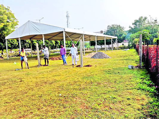 ఫిర్యాదుల పరిష్కారంలో ఆలస్యం తగదు
1