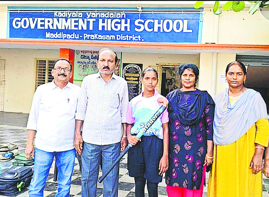 జాతీయ స్థాయి హాకీ పోటీలకు మద్దిపాడు విద్యార్థిని 2