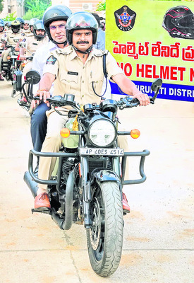 హెల్మెట్‌ బాధ్యత కాదు భద్రత1