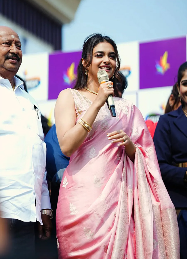 Actress Keerthy Suresh At Visakhapatnam Viral Photos12