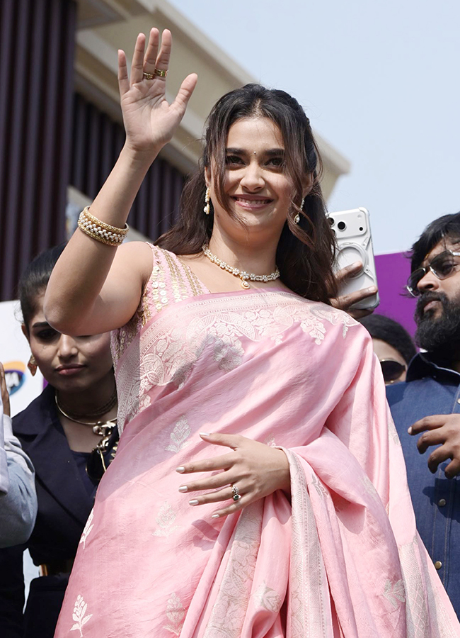 Actress Keerthy Suresh At Visakhapatnam Viral Photos4