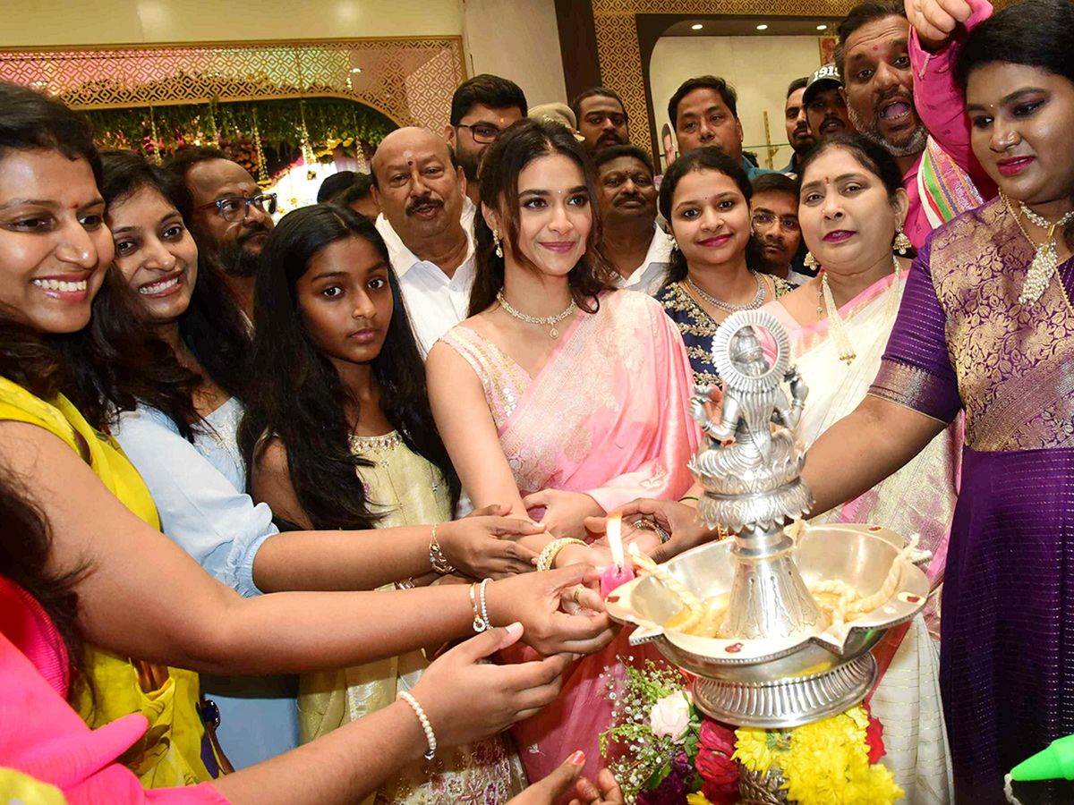 Actress Keerthy Suresh At Visakhapatnam Viral Photos6