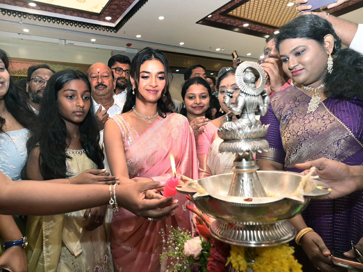 Actress Keerthy Suresh At Visakhapatnam Viral Photos7