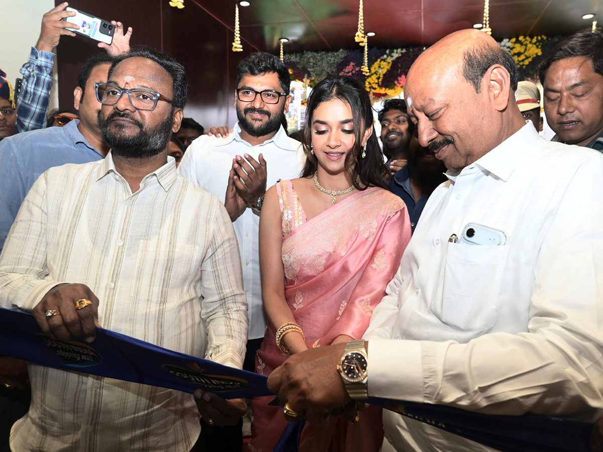 Actress Keerthy Suresh At Visakhapatnam Viral Photos8