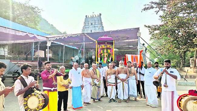 నెలగంట మోగింది1