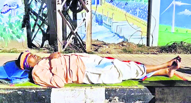 అర్చకుడంటే అంత అలుసా..? 1