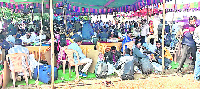 ఎన్నికల సిబ్బంది కష్టాలు1