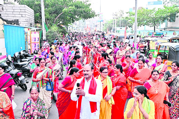 నేత్రపర్వంగా గిరి ప్రదక్షిణ1