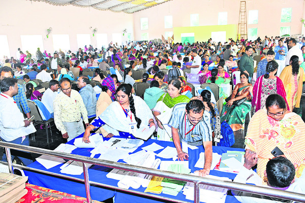 114 సర్పంచ్‌, 993 వార్డు స్థానాలకు నేడు ఎన్నికలు 2