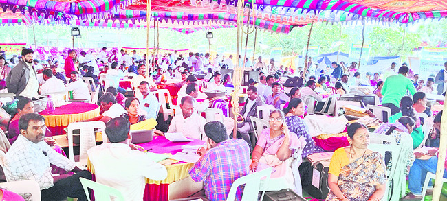 తుది విడత దేవరకొండ డివిజన్‌లోని 227 పంచాయతీల్లో పోలింగ్1