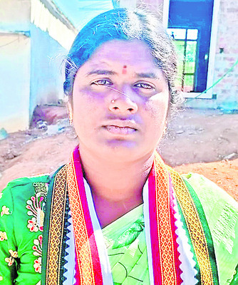 పీజీతండా... గ్రాడ్యుయేట్‌ సర్పంచ్‌..1