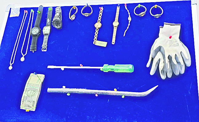 పగలు రెక్కీ.. రాత్రిళ్లు చోరీ 1