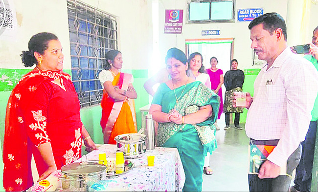 ఆయుర్వేదంలో హన్మంత్‌కు డాక్టరేట్‌ 
2