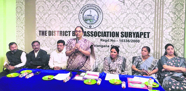 నేడు ఏడు  మండలాల్ల్లో సెలవు2