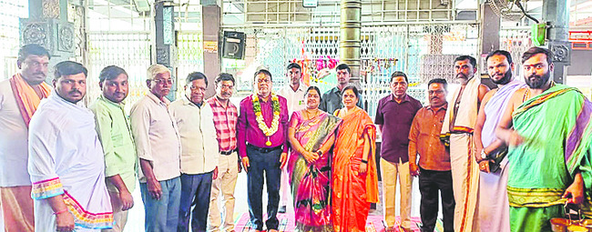 కేతకిలో ఎన్నికల పరిశీలకుల పూజలు2