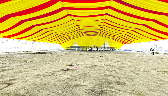 ● ఓ వైపు పోరాటం.. మరోవైపు నిరీక్షణ 1