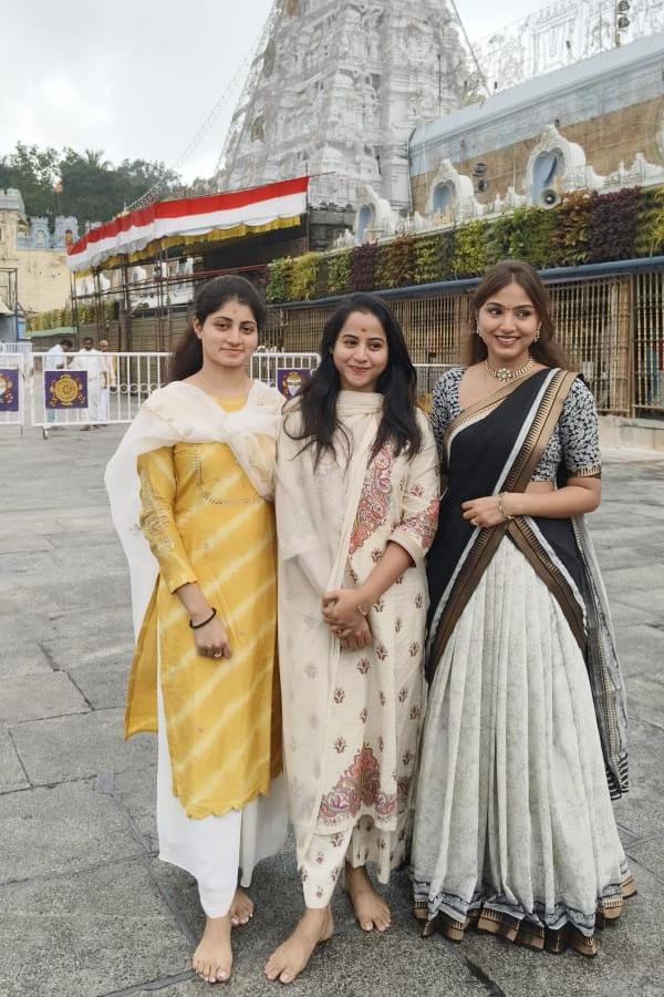 Actress Swathi Deekshith Visited Tirumala Sri Vari Temple Photos15