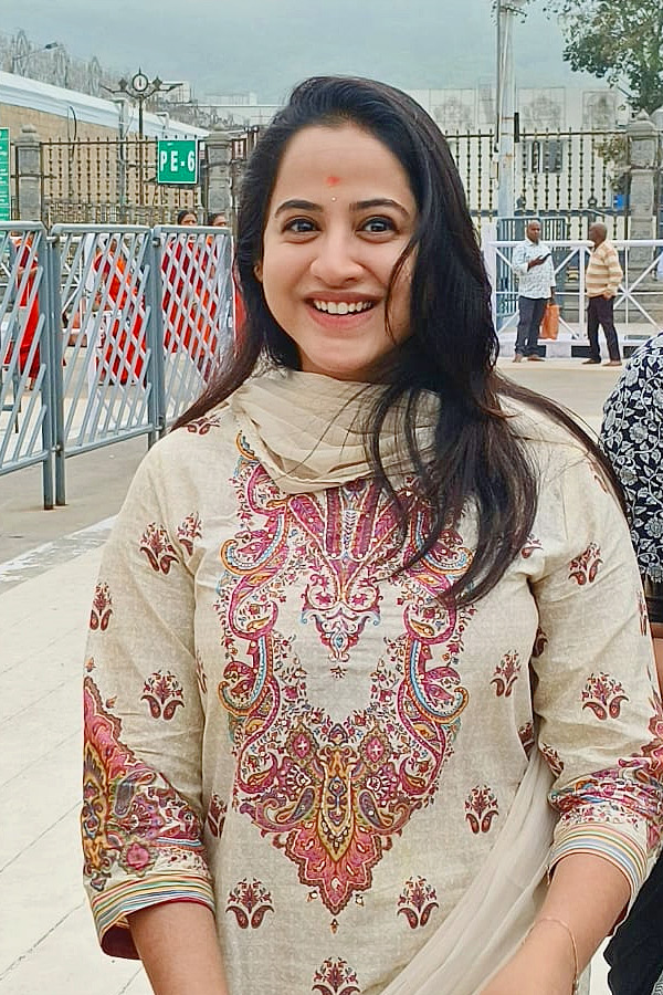 Actress Swathi Deekshith Visited Tirumala Sri Vari Temple Photos10