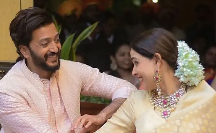 Bollywood Actress Genelia shared heartfelt birthday posts for Her husband, Riteish Deshmukh Photos16