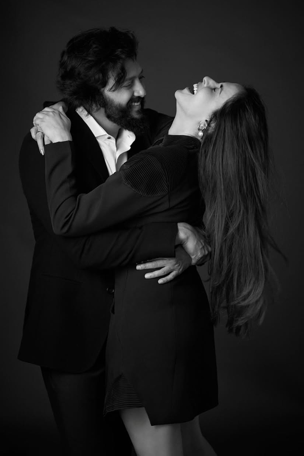 Bollywood Actress Genelia shared heartfelt birthday posts for Her husband, Riteish Deshmukh Photos3