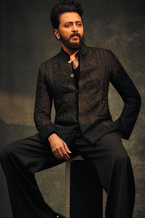 Bollywood Actress Genelia shared heartfelt birthday posts for Her husband, Riteish Deshmukh Photos7