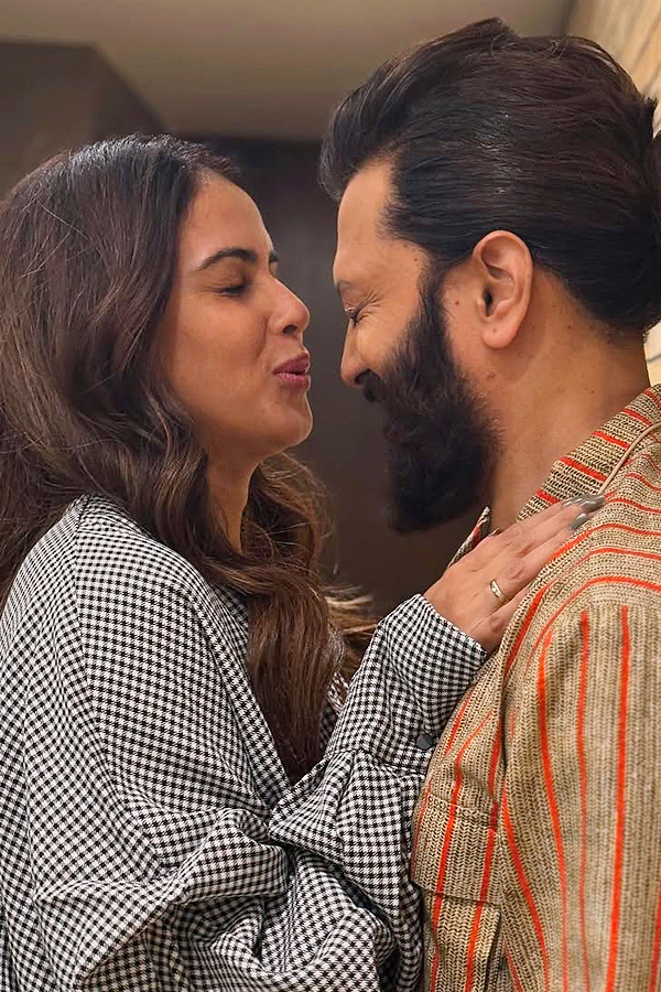 Bollywood Actress Genelia shared heartfelt birthday posts for Her husband, Riteish Deshmukh Photos9