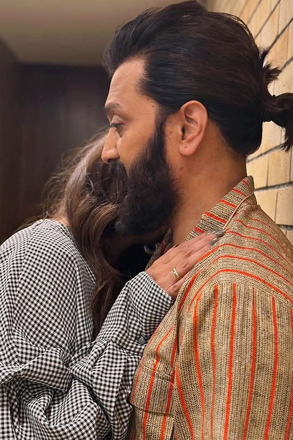 Bollywood Actress Genelia shared heartfelt birthday posts for Her husband, Riteish Deshmukh Photos10