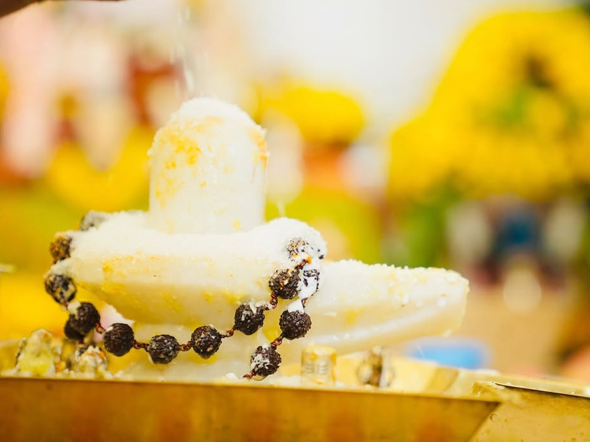 Producer Dil Raju performs special pujas with His wife Photos2