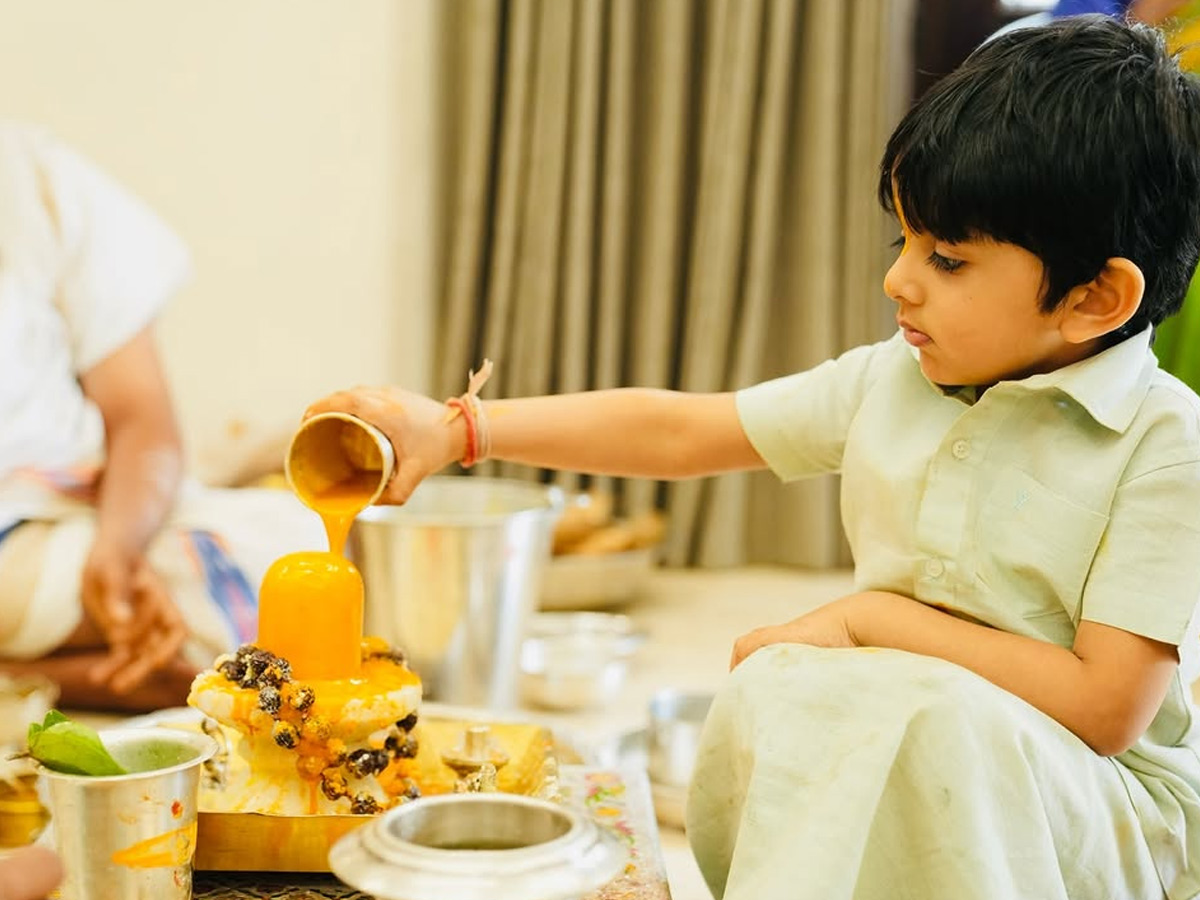 Producer Dil Raju performs special pujas with His wife Photos13