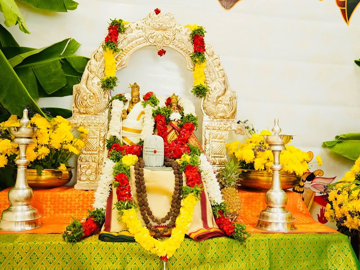 Producer Dil Raju performs special pujas with His wife Photos16