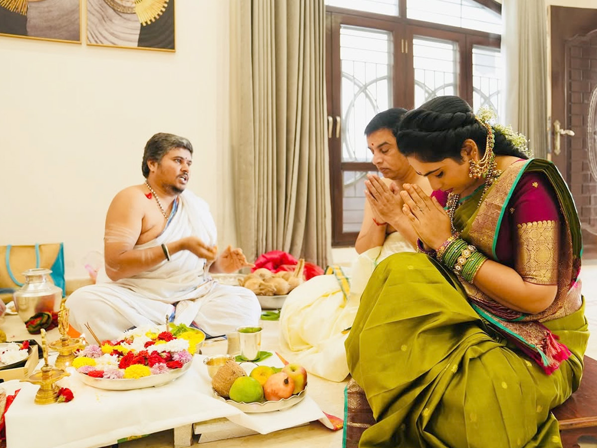 Producer Dil Raju performs special pujas with His wife Photos5