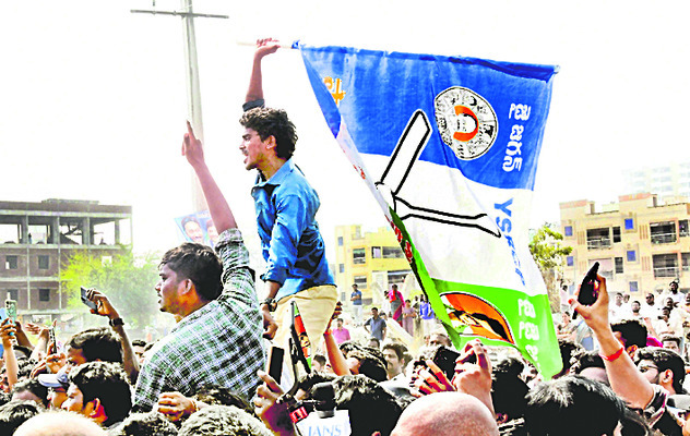 బాధితులకు జననేత భరోసా 2