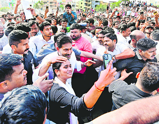 బాధితులకు జననేత భరోసా 1