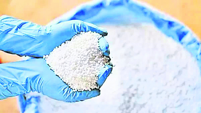 యూరియా.. దారి తప్పకుండా1