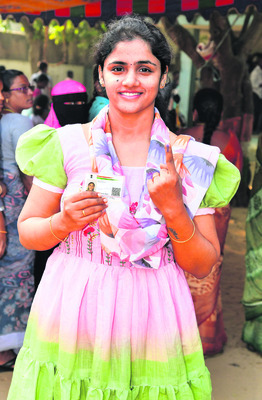 బారులుదీరిన ఓటర్లు1