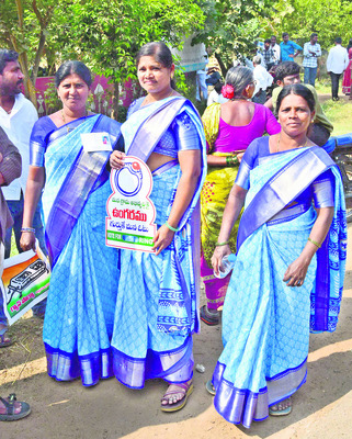 బారులుదీరిన ఓటర్లు5