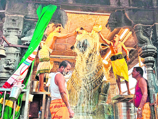 శివాలయాల్లో ఘనంగా ప్రదోష పూజలు1