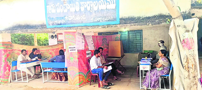 పరదాల చాటున పోలింగ్‌1