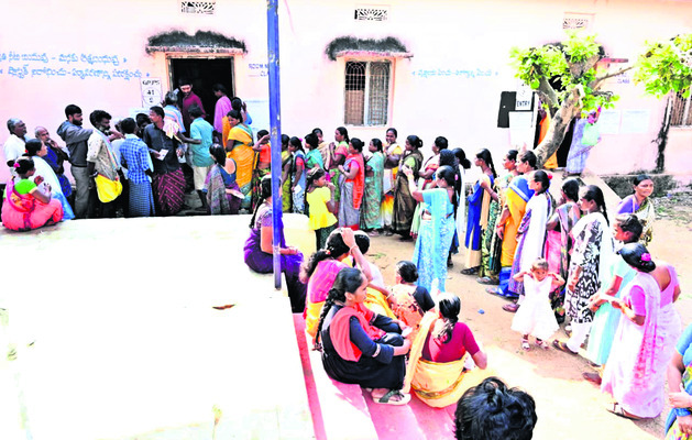 ఓటెత్తిన పల్లె..6