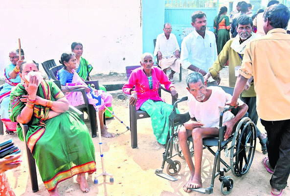 ఓటెత్తిన పల్లె..4