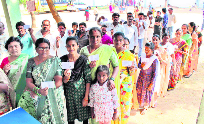 ఓటెత్తిన పల్లె..1