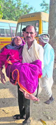 పరదాలతో పోలింగ్‌ బూత్‌లు5