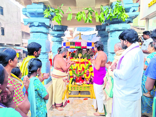 శ్రీవారి తిరువీధి సేవలు ప్రారంభం 1