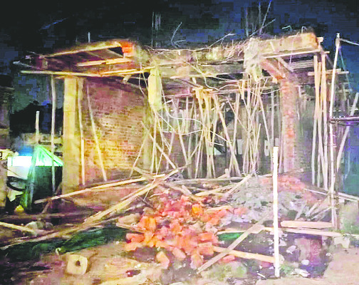 ప్రభుత్వ స్థలంలో అక్రమ కట్టడం కూల్చివేత 1