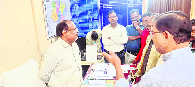 ధాన్యం, మొక్కజొన్న మండీలు ప్రారంభించాలని డిమాండ్‌ 1