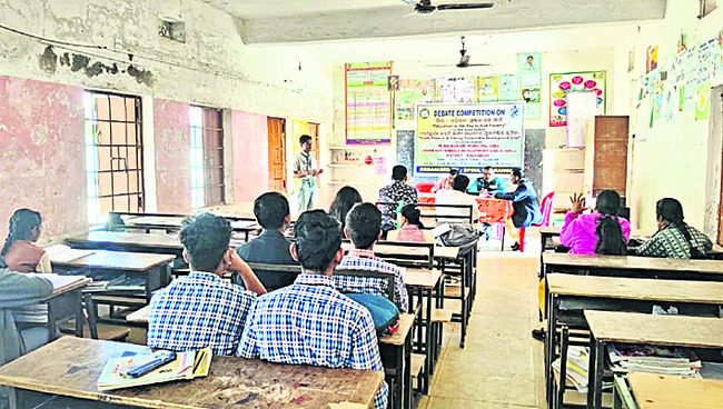 వ్యాసరచన పోటీలకు విశేష స్పందన1