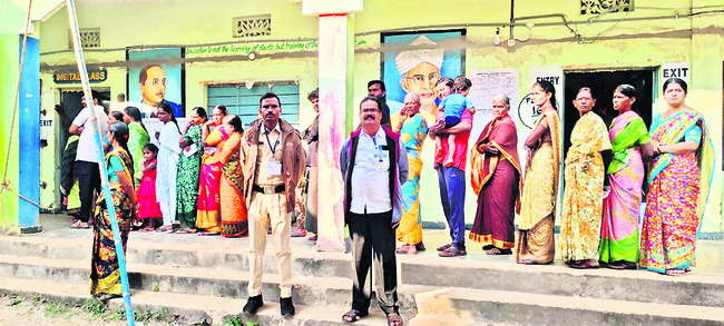 ఓటెత్తిన పల్లె..2