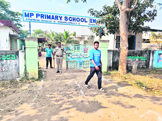 అక్కడక్కడా ఇక్కట్లు.. అసౌకర్యాలు3